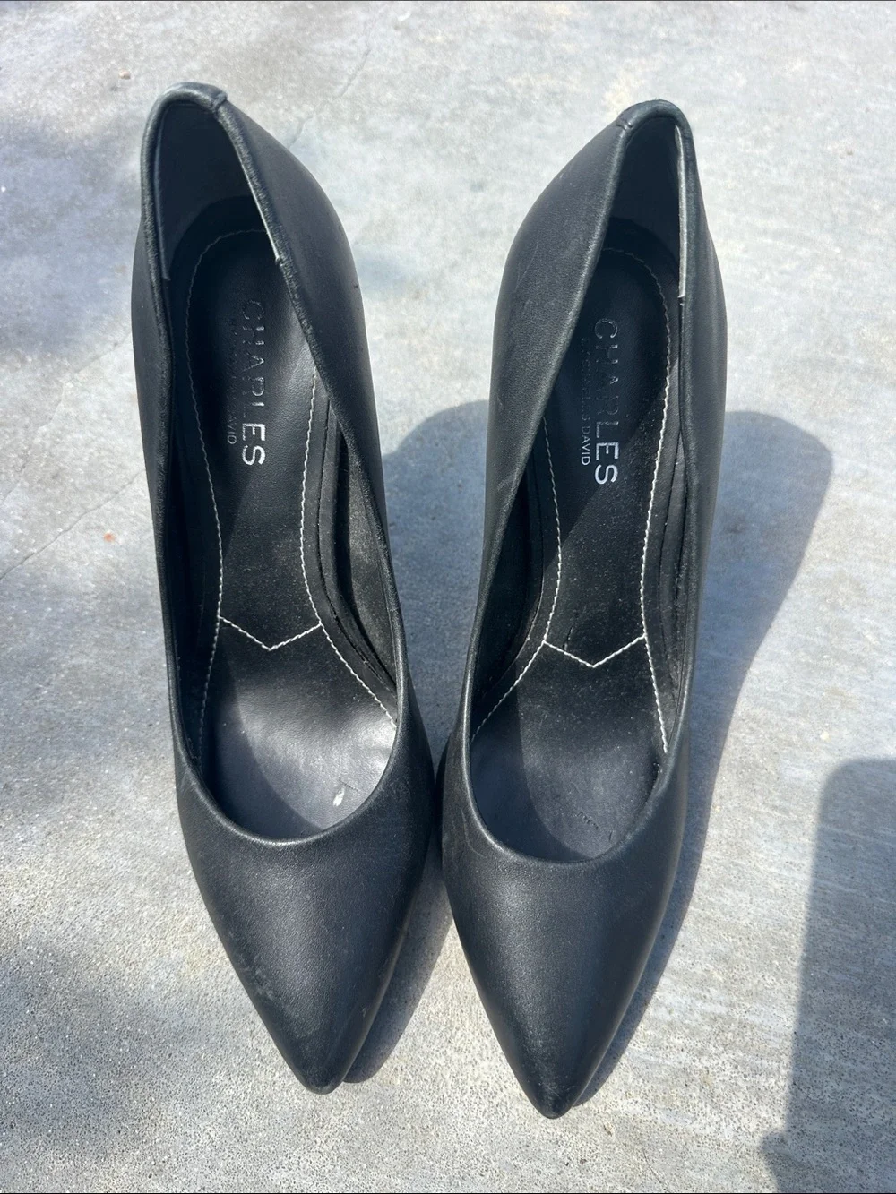 Charles David Black Pointed Toe Pumps with Sleek Silhouette